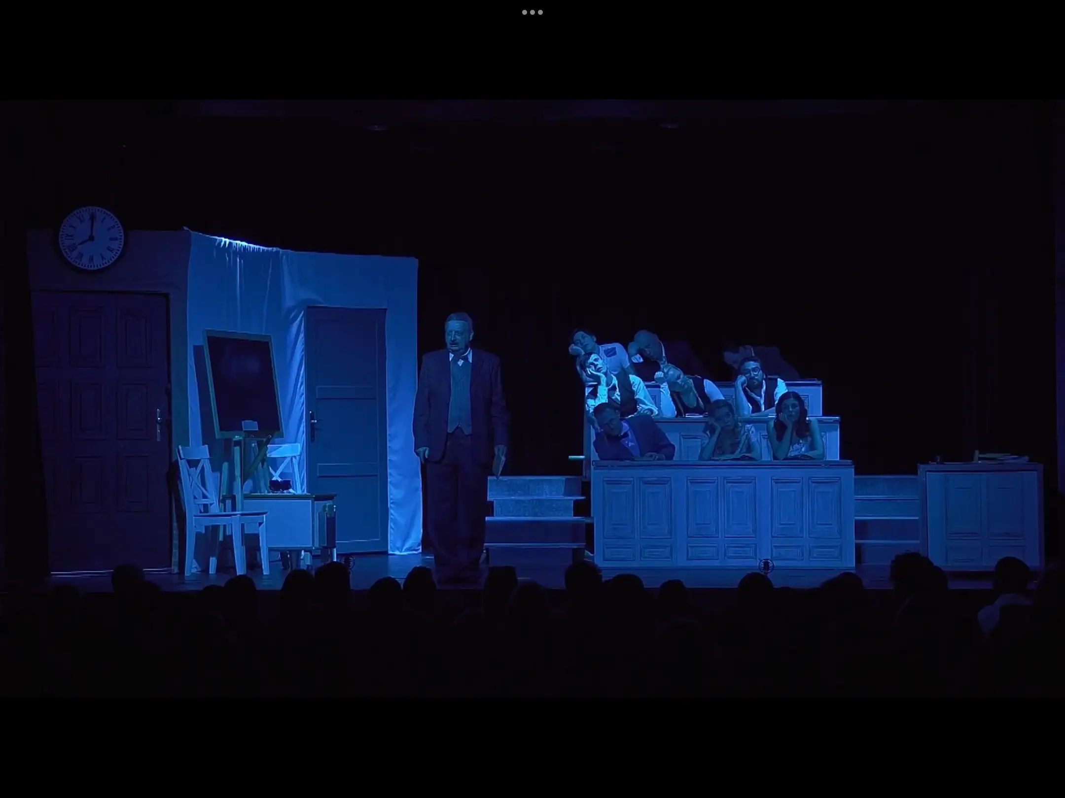 Divadlo bez debat Škola základ života